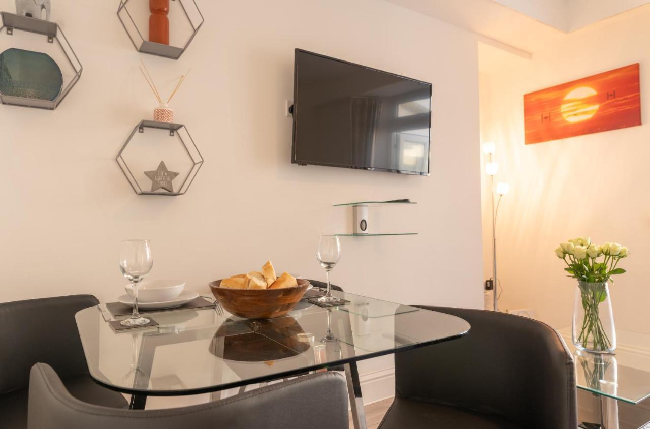 Highfield House - 1 Bed-Sleeps 2-Tjs20Hh Apartment Илфракомб Екстериор снимка
